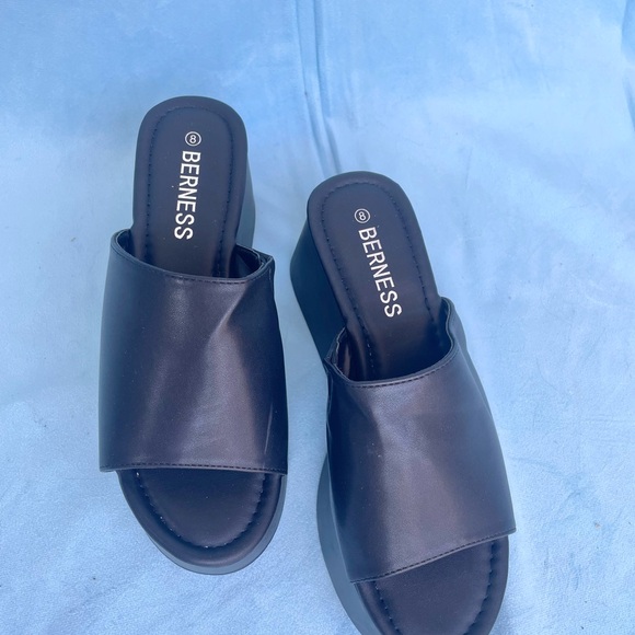 Black Faux Leather Berness Mega Platform Slide - Picture 2 of 5